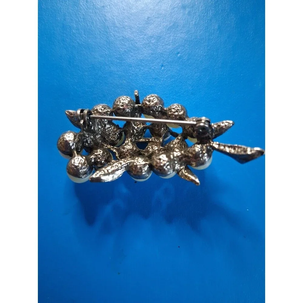 Vintage Silvertone Metal Faux Pearl Bead Inset Grape Cluster Brooch Pin